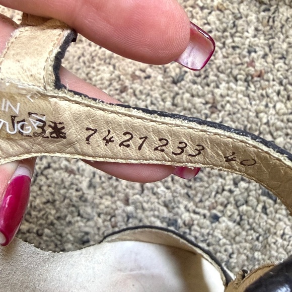 Mephisto Black Leather Snakeskin Textured T-Strap Wedge Sandals w Decor Beads 40 - Picture 7 of 7